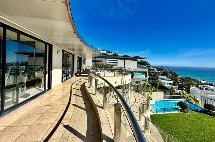 To Let 5 Bedroom Property for Rent in Fresnaye Western Cape